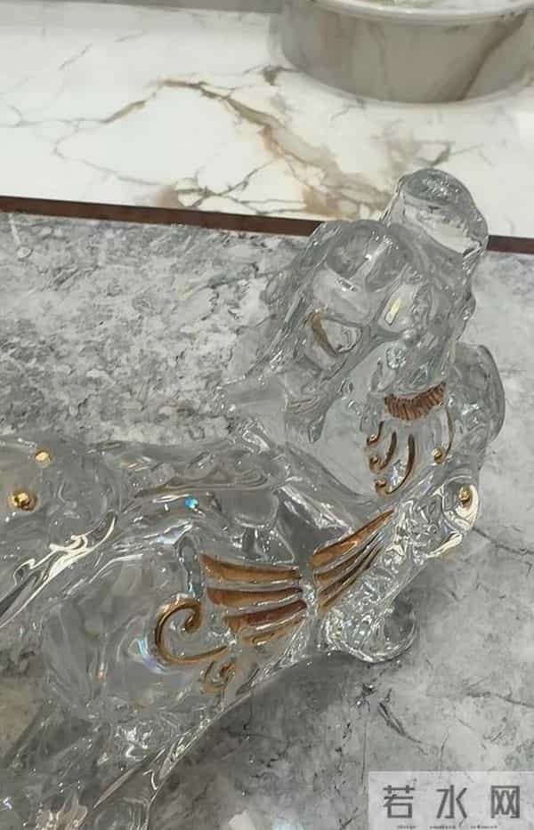 李湘回湖南老家!父母住大别墅,客厅堆满鲜花,她反而不敢露脸!