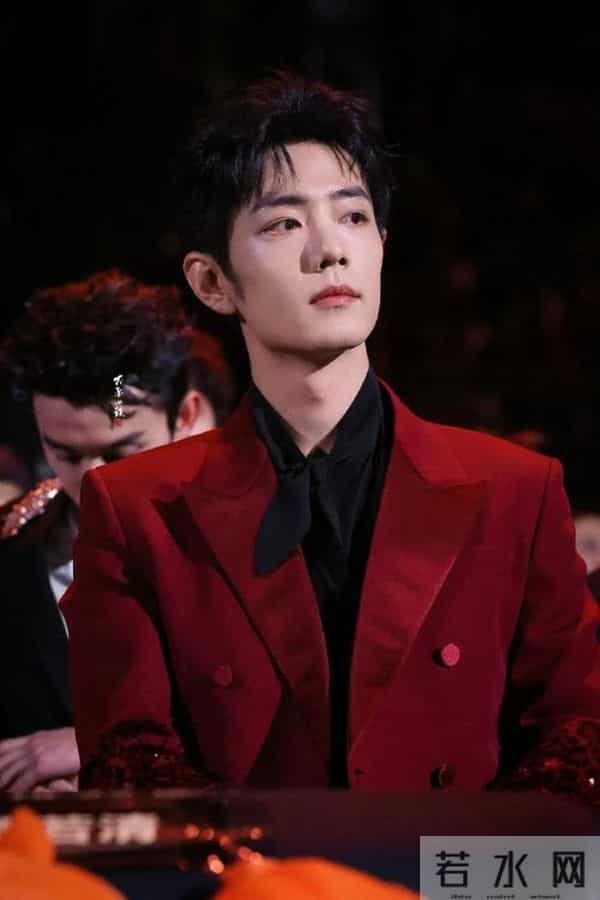 央视“点名”才几天，肖战因一个举动，再令杨紫和所有人刮目相看