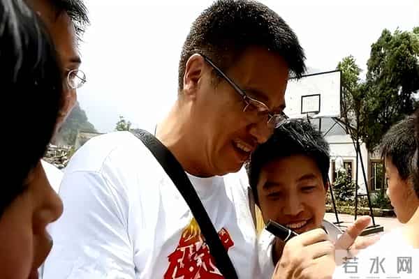 三女共侍一夫！每人每月50万零花钱，57岁色心不改又包“四奶”？