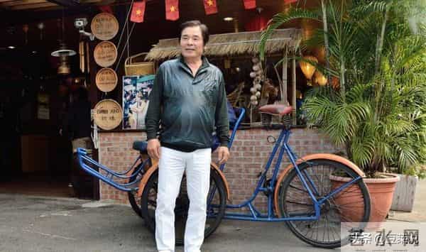 他与6个老婆共处一室，每人每月7万零花钱，71岁又娶了50岁妻子