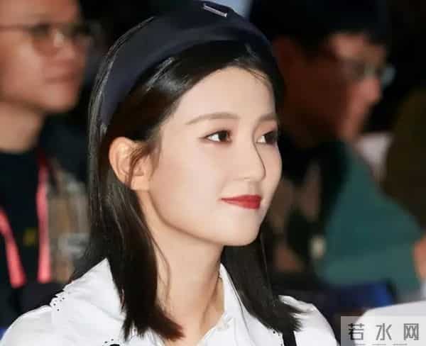 生活富足，嫁富豪老公？原来妈妈是李厚芳，难怪她能成人生赢家