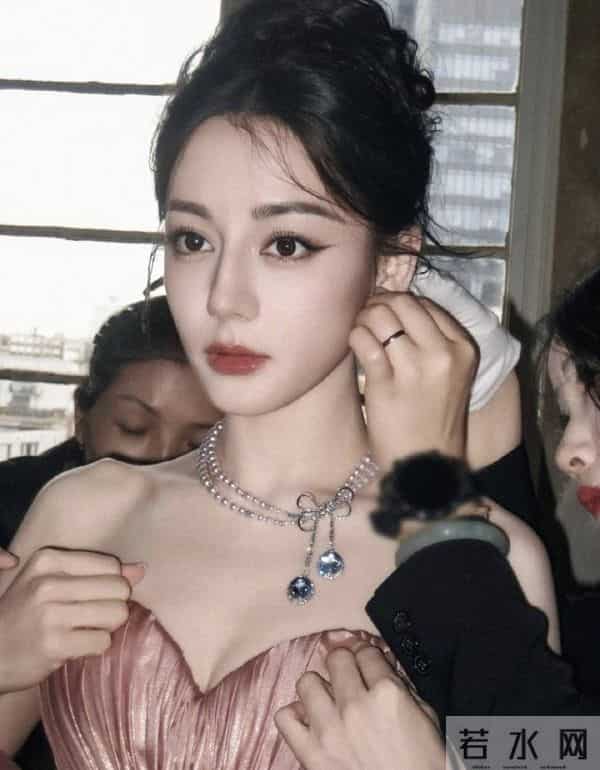 33岁迪丽热巴病情加重，部分工作取消，知情人回应