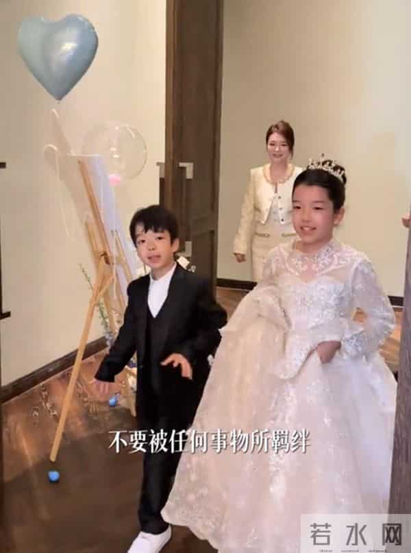 吴雅婷和前夫为女儿庆生,正式告诉儿女已离婚,唯伊心疼妈妈大哭