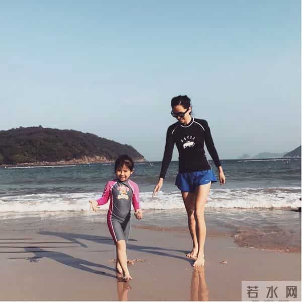 香港知名女星被指高颜值不再，脸颊离奇肿胀变正方形，曾屡传婚变