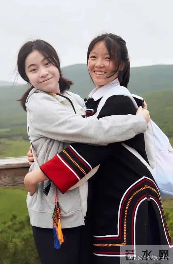 甘比和情敌在较劲，给17岁女儿生日过于低调了！