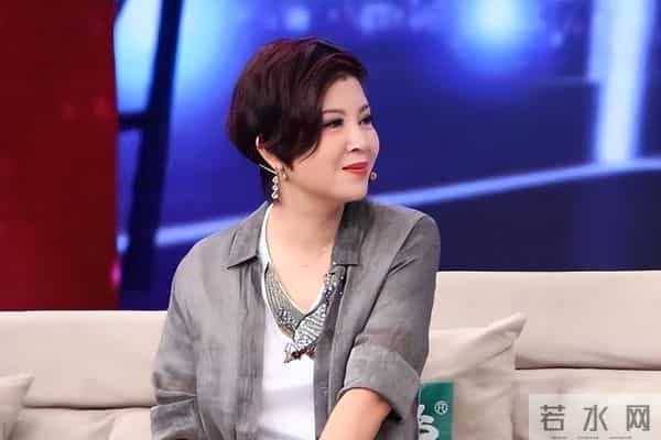 她9次登上春晚,被老外骗走3千万,40岁嫁小13岁男友,如今怎样