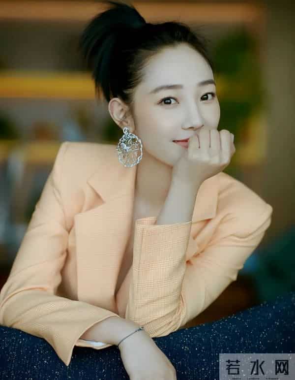 太癫了！王家卫被曝后白百何又自揭伤疤，陪玩陪睡只是冰山一角