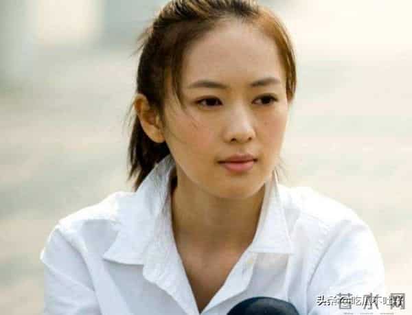 分手22年,40岁的童瑶高调官宣喜讯,如今成为张默高攀不起的存在