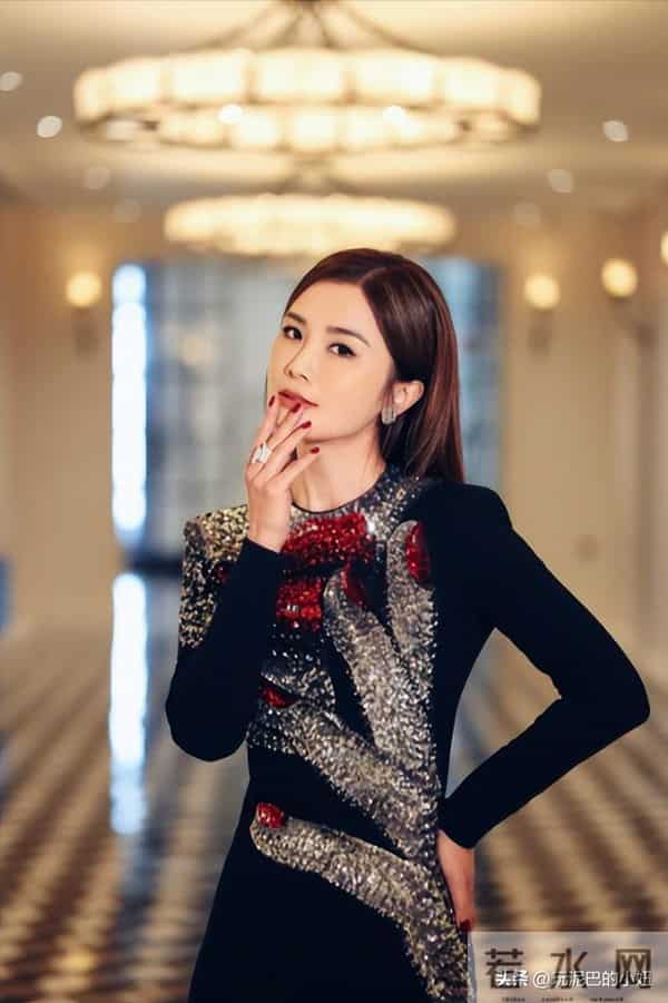 喜讯!蔡卓妍终于迎来新恋情,和小10岁健身教练正在热恋