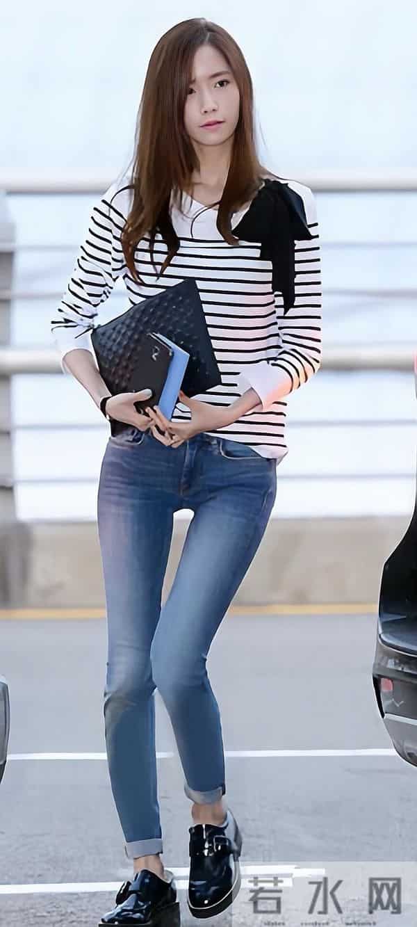 林允儿紧身牛仔裤的性感，是高级又撩人的致命诱惑！