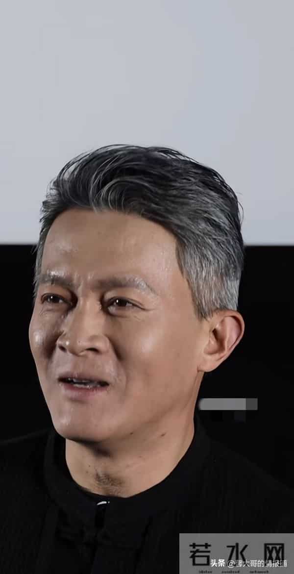 杨志刚最新活动大变样!47岁的他如今已满头白发,看着老了不少