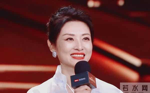连续17年主持春晚的她,12年婚姻终究离婚,坦白:婚姻只会痛苦