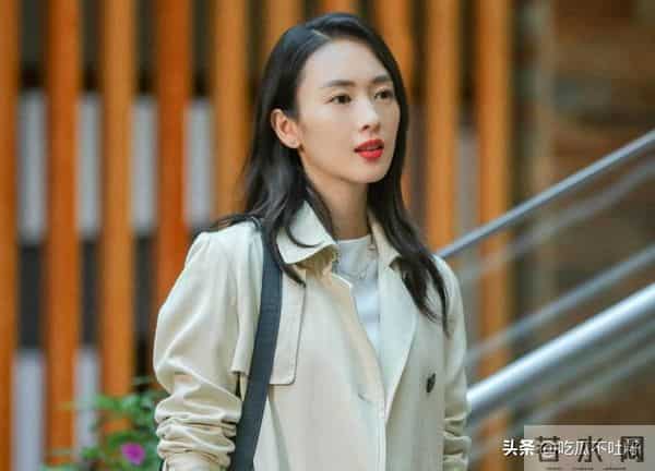 分手22年,40岁的童瑶高调官宣喜讯,如今成为张默高攀不起的存在