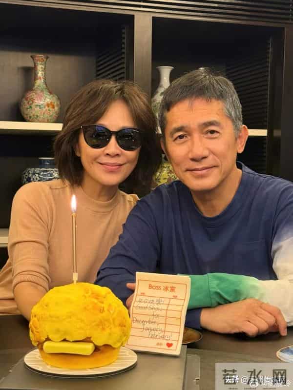 店铺客服回应被刘嘉玲喊话侵权:赞助了节目,有使用权,正在沟通是否有误会;已撤下梁朝伟宣传大图