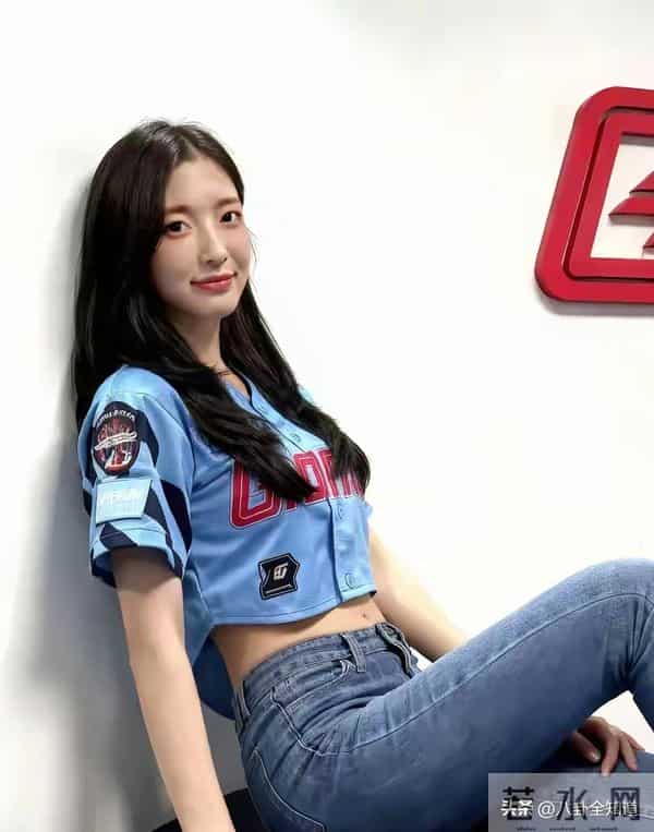 崔乂园：紧身牛仔裤，这身材也太好了吧