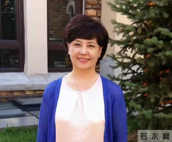 从主持人到演员，她为儿子息影，却在丈夫肝癌去世后，靠演技出圈