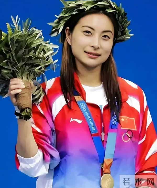 豪门圈集体失语,郭晶晶喜讯印证预言,79岁公公霍震霆再破天花板