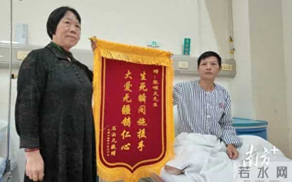 演员张颂文回应街头救人：换谁都会这样做；伤者已康复，称希望携锦旗当面感谢