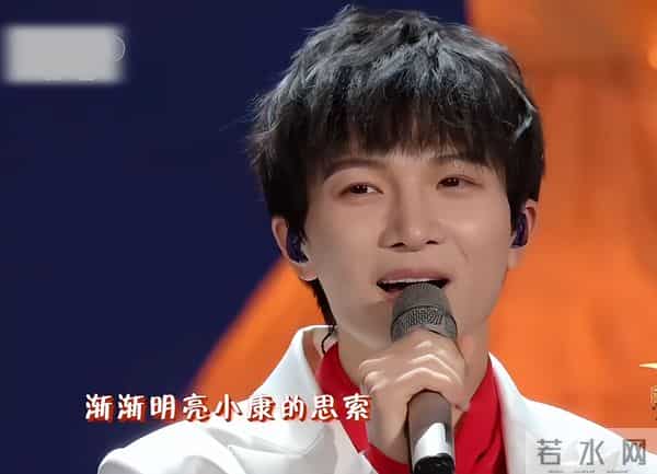 不到24小时，央媒两次点名周深，歌坛地位一览无遗，那英说对了