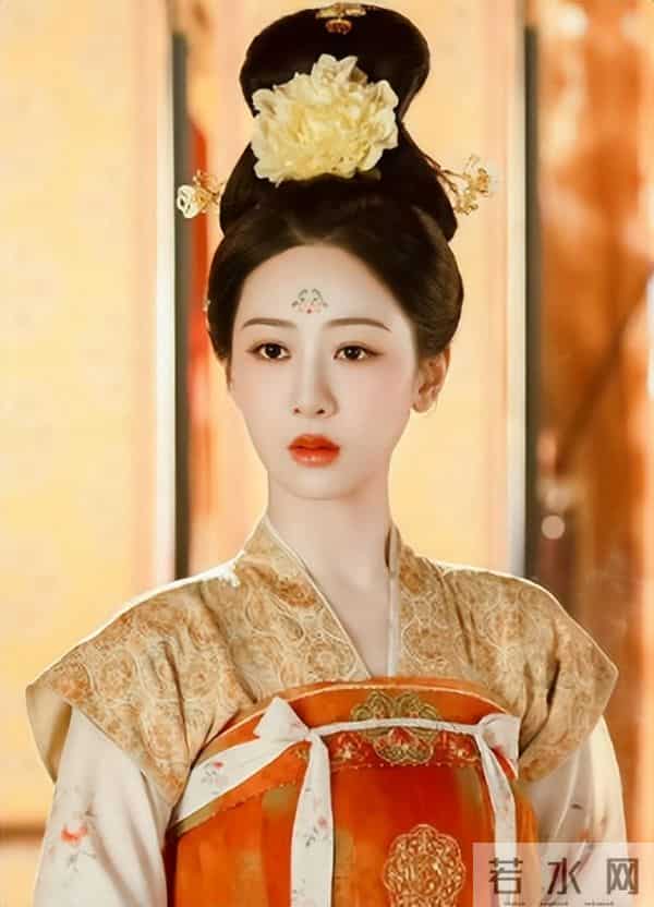 官媒公开“点名”,揭开33岁杨紫真实处境,秦俊杰那番话真没说错