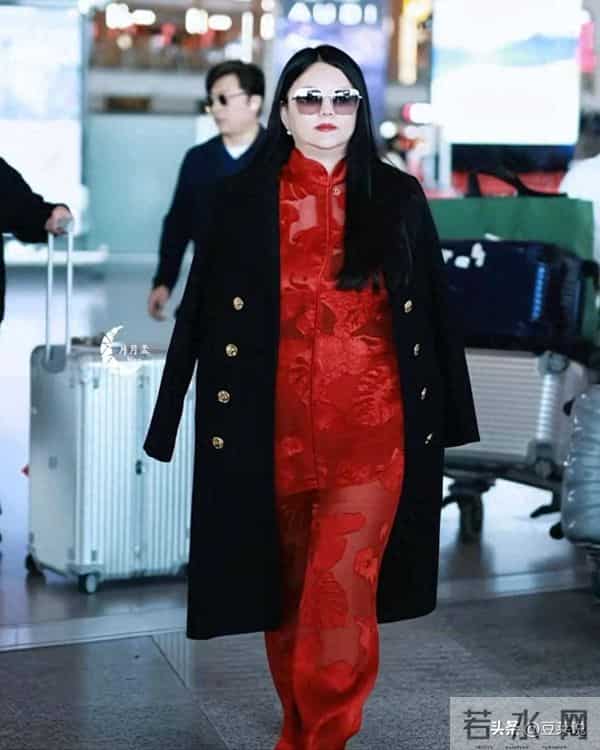 博主模仿李湘冲上热搜，李湘发文晒瘦身照回击，看来她也坐不住了