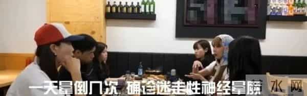 演唱会上突发晕倒被多人抬走,泫雅发文回应:真的很抱歉,之后会努力锻炼体力