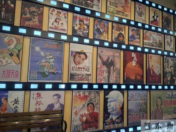 别再闭着眼睛猛夸刘晓庆“年轻”了,她是真的已经老了