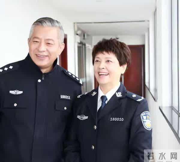 从主持人到演员，她为儿子息影，却在丈夫肝癌去世后，靠演技出圈