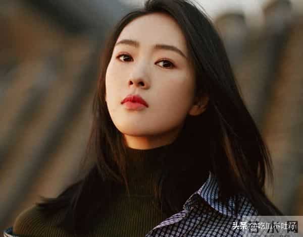 分手22年，40岁的童瑶高调官宣喜讯，如今成为张默高攀不起的存在