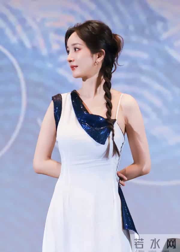 纤纤玉足的杨幂谁看谁迷糊