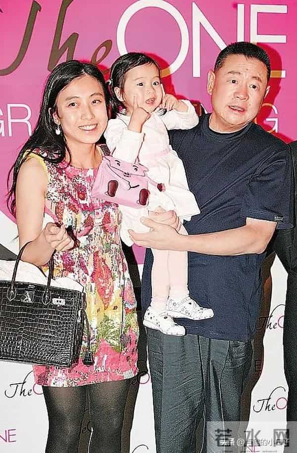 甘比和情敌在较劲，给17岁女儿生日过于低调了！