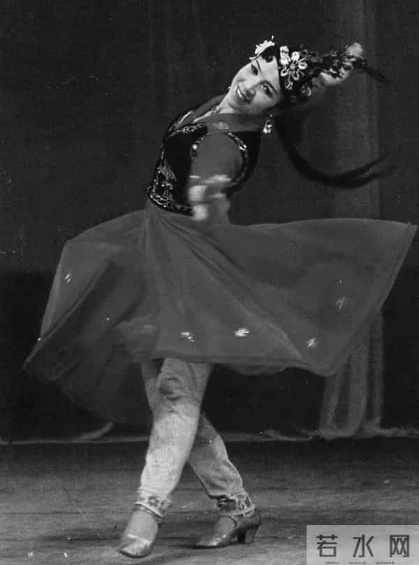 痛悼!阿依吐拉于11月5日凌晨在乌鲁木齐因病去世,享年86岁