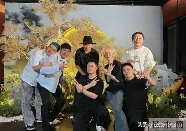 陈赫补发生日照，“铁三角”邓超鹿晗在c位，马頔搂范志毅像小孩