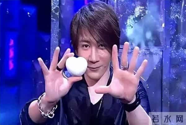 刘谦近况曝光,抗癌不到一年,“不良嗜好”已戒掉,憔悴到认不出