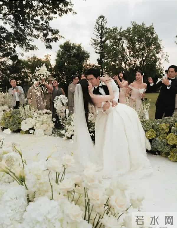 泰星Mai和Ter低调举行婚礼,上演头纱吻,好闺蜜MintC抢到捧花