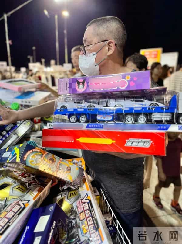 郭爸爸晒自拍，老了但精神足不像癌症患者，郭碧婷带孩子陪伴左右