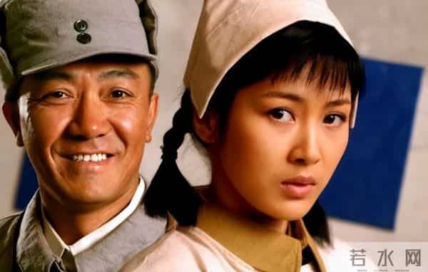 富商周旭辉：44岁娶小12岁女星童蕾，获刑3年后，妻女过得如何？