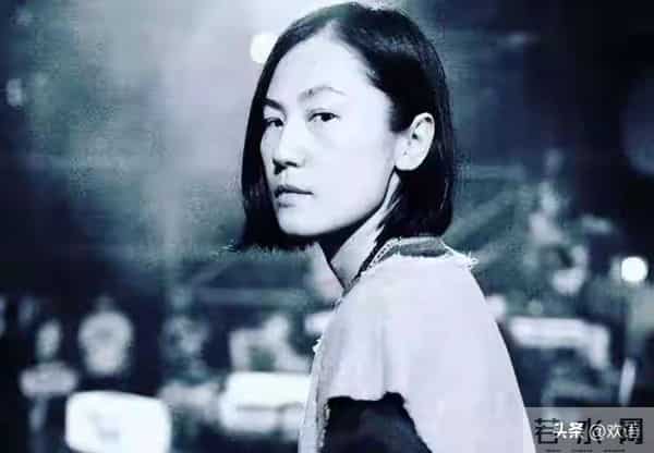 王菲没想到,自己56岁的前夫如今隐居阿那亚,把生活过成了一首诗