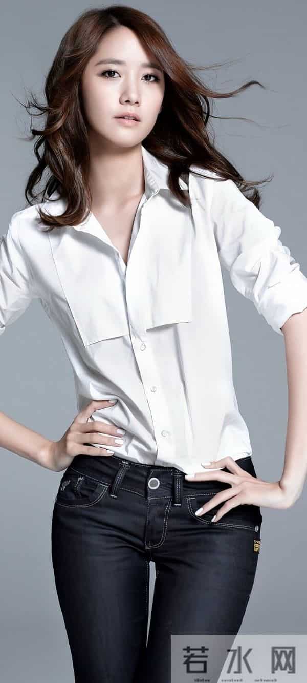 林允儿紧身牛仔裤的性感，是高级又撩人的致命诱惑！