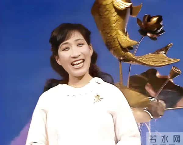 上海歌手沈小岑:定居西班牙,和英国老公很甜蜜,68岁瘦到快脱相