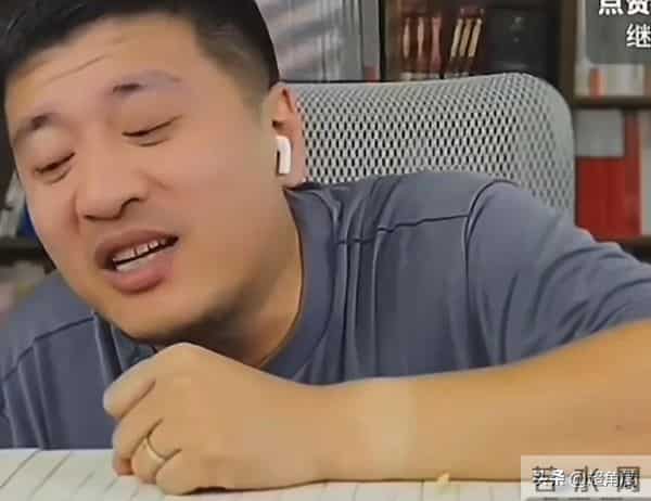 张雪峰回应带女子看演唱会：真有事还能戴着戒指直播？闲得慌