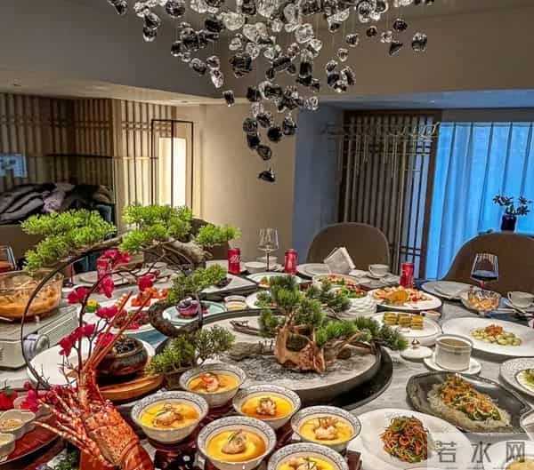 生活富足，嫁富豪老公？原来妈妈是李厚芳，难怪她能成人生赢家