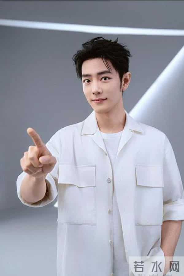 央视“点名”才几天，肖战因一个举动，再令杨紫和所有人刮目相看