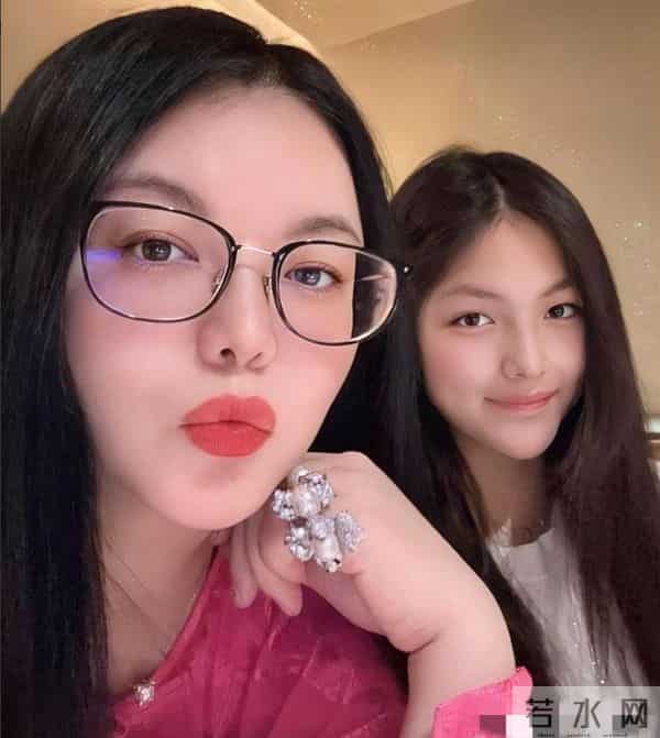 王诗龄晒留学vlog！住宿舍周末还在学习，和同学老师相处好有礼貌