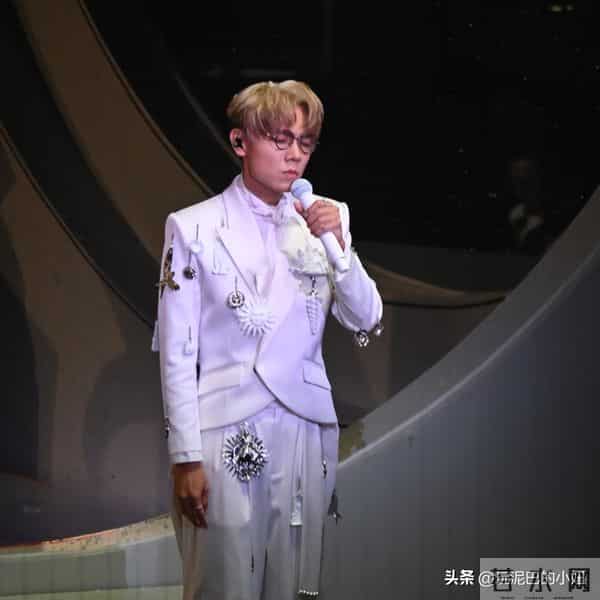 喜讯!蔡卓妍终于迎来新恋情,和小10岁健身教练正在热恋