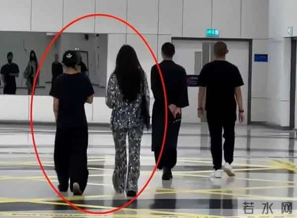 王菲也没想到,“被曝同居”的28岁女儿窦靖童,会走上她的来时路