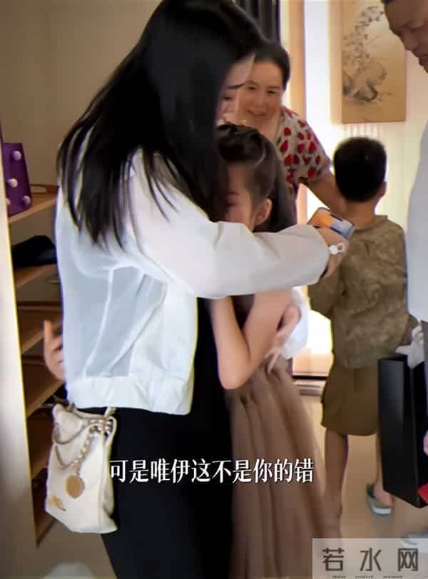 吴雅婷和前夫为女儿庆生,正式告诉儿女已离婚,唯伊心疼妈妈大哭