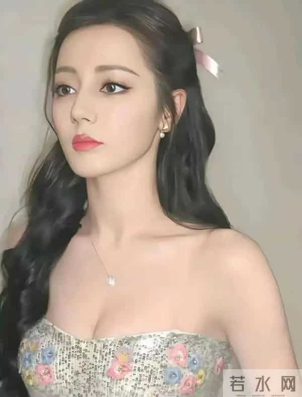 迪丽热巴,饱满呼之欲出,跟大幂幂有一拼