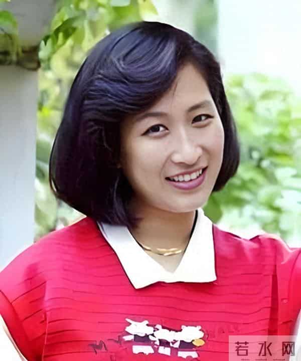 上海歌手沈小岑:定居西班牙,和英国老公很甜蜜,68岁瘦到快脱相