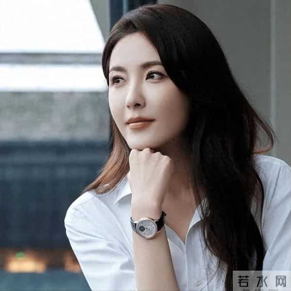 被称中戏第一美却至今未婚，48岁事业停摆后，农村种地还乐在其中